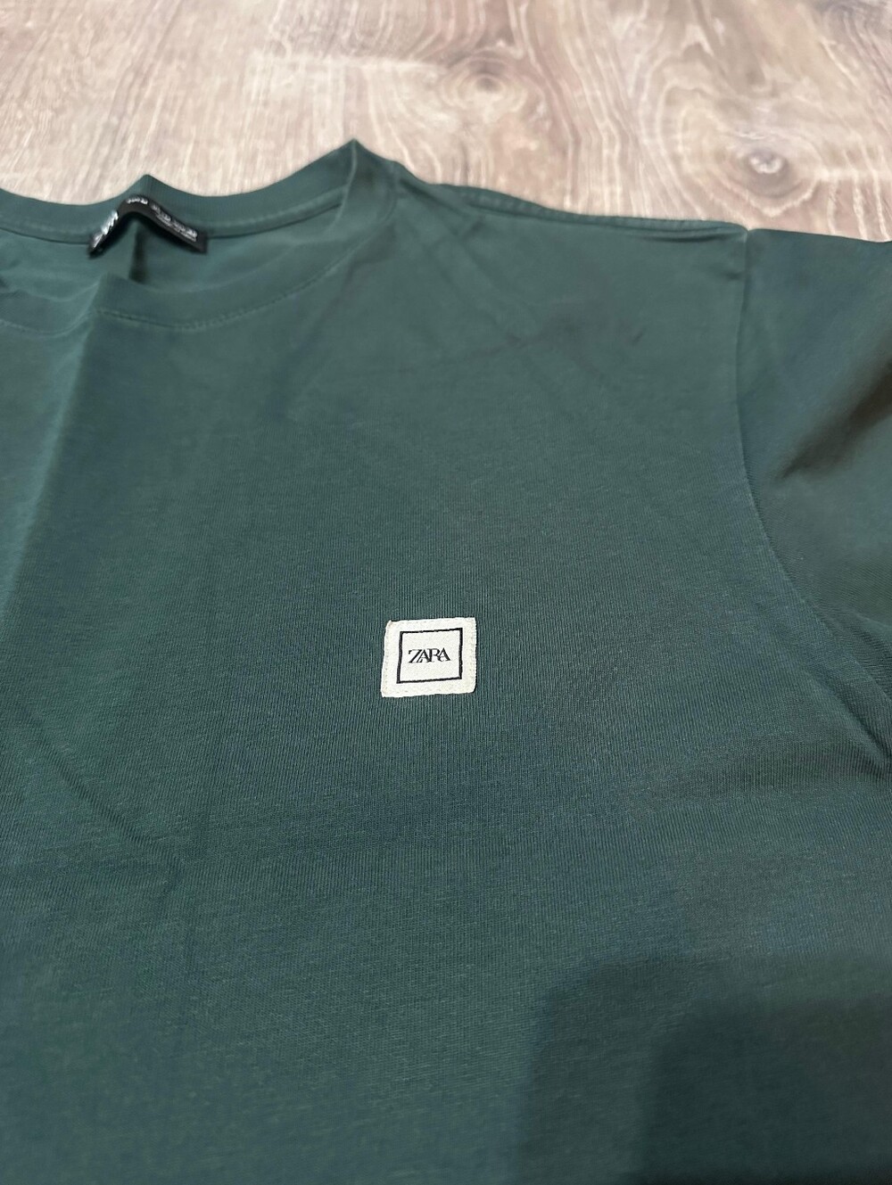 Zara Men's Forest Green Crewneck T-Shirt with Small Chest Patch - Picture 2 of 4